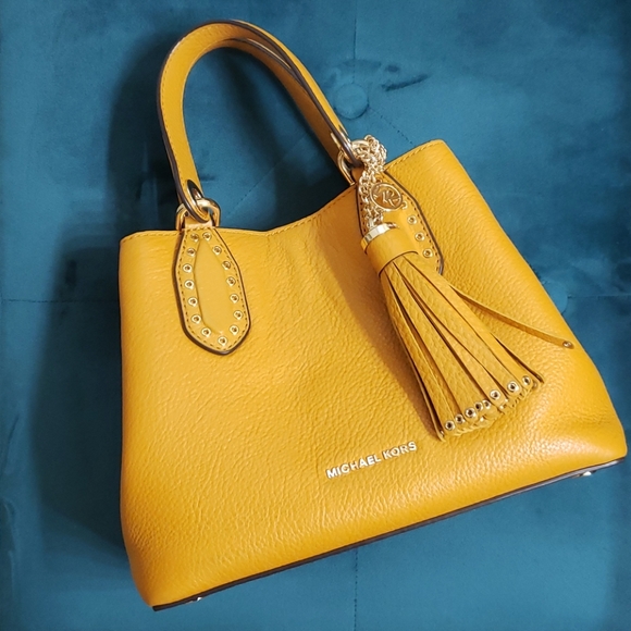 Michael Kors Handbags - MICHAEL KORS BROOKLYN LEATHER SATCHEL